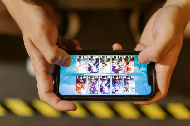 Card Games Based On LoL – What Players Can Take Away From Them